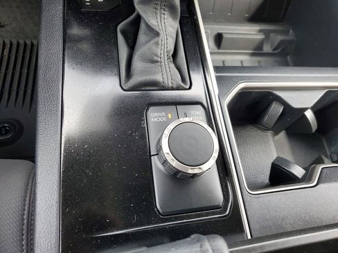 Used 2022 Toyota Tundra SR5 w/ Convenience Package image 14