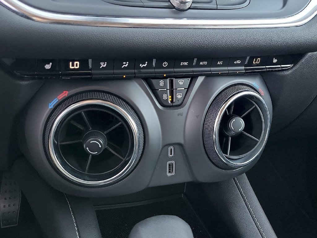Used 2025 Chevrolet Blazer LT FWD image 21