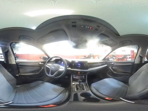 Used 2025 Volkswagen Jetta SE image 41