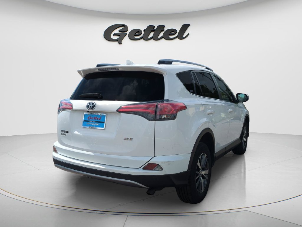 Used 2017 Toyota RAV4 XLE FWD image 5