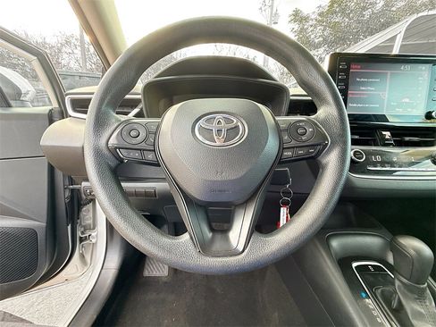 Used 2021 Toyota Corolla LE image 12