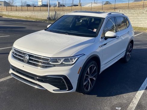 Certified 2024 Volkswagen Tiguan SEL R-Line image 8