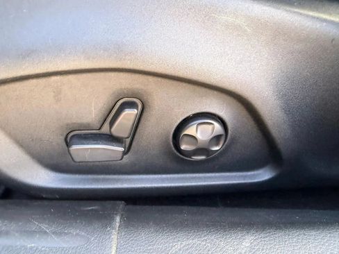 Used 2018 Jeep Compass Latitude w/ Popular Equipment Group FWD image 12