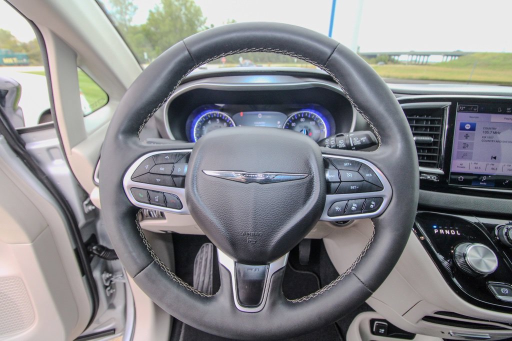 Used 2024 Chrysler Pacifica Touring-L FWD image 20