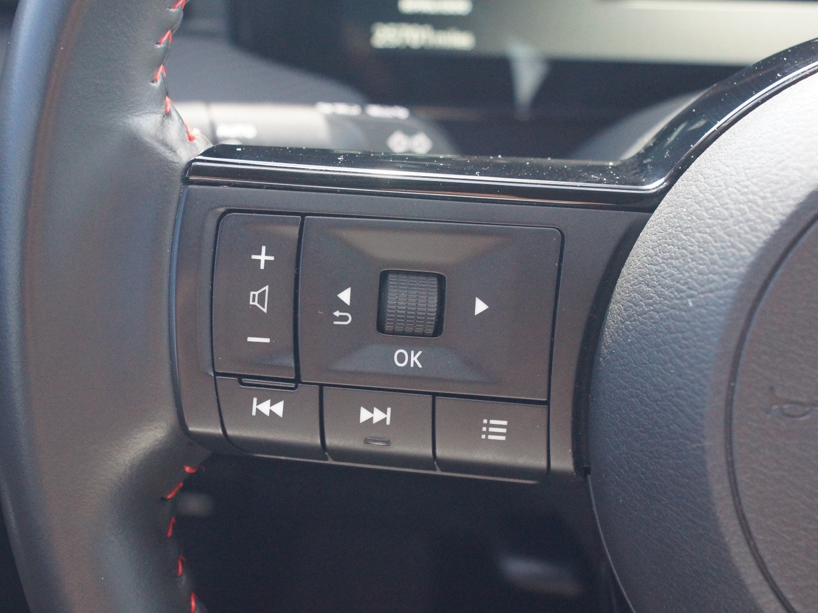 Used 2025 Nissan Kicks SR w/ Illumination Package AWD/4WD image 8