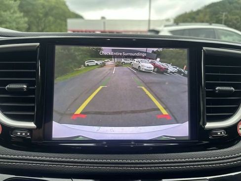 Used 2024 Chrysler Pacifica Limited FWD image 26