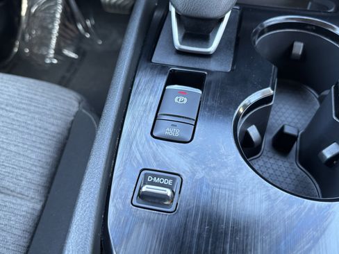 Used 2023 Nissan Rogue SV image 24