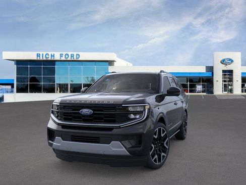 New 2026 Ford Expedition Platinum w/ Platinum Ultimate Package AWD/4WD image 3