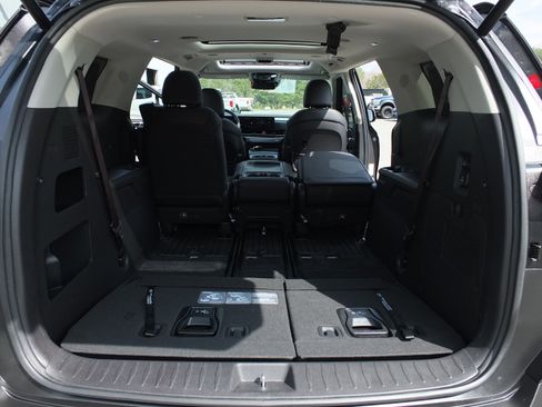 Used 2025 Kia Carnival SX Prestige image 17