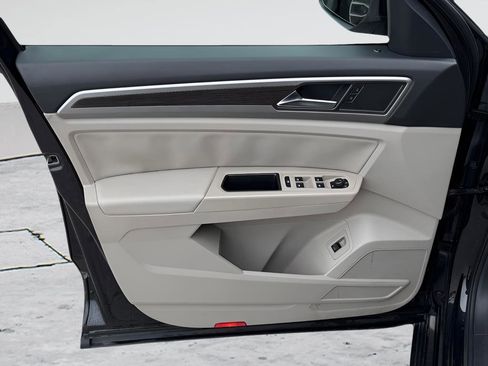 Used 2020 Volkswagen Atlas SE w/ Panoramic Sunroof Package image 16