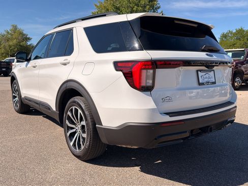Used 2025 Ford Explorer ST-Line AWD/4WD image 9