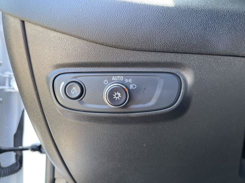 Used 2024 Chevrolet Equinox LT FWD image 17