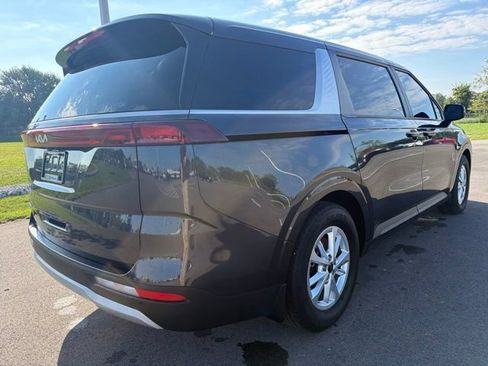 Used 2023 Kia Carnival LX FWD image 7
