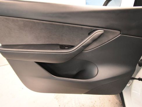 Used 2020 Tesla Model Y Performance image 4