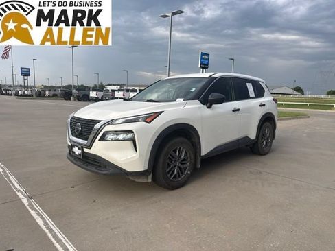 Used 2021 Nissan Rogue S FWD image 2