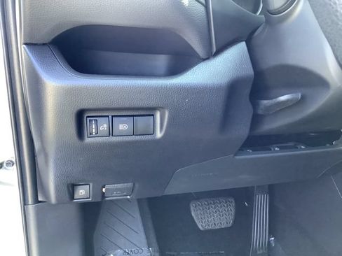 Used 2022 Toyota RAV4 LE AWD/4WD image 15