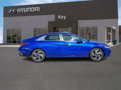 Certified 2024 Hyundai Elantra Limited FWD image 2