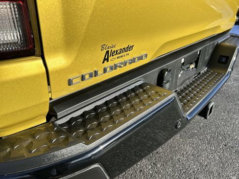 Used 2023 Chevrolet Colorado Z71 w/ Z71 Convenience Package 2 image 11