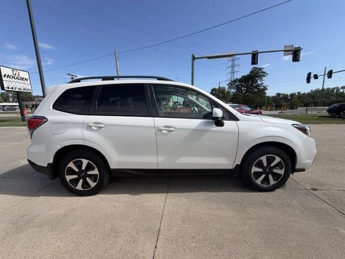 Used 2017 Subaru Forester 2.5i Premium AWD/4WD image 4