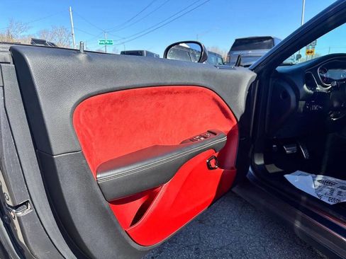 Used 2015 Dodge Challenger SRT Hellcat RWD image 9