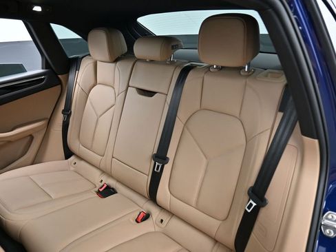 Certified 2025 Porsche Macan AWD/4WD image 23