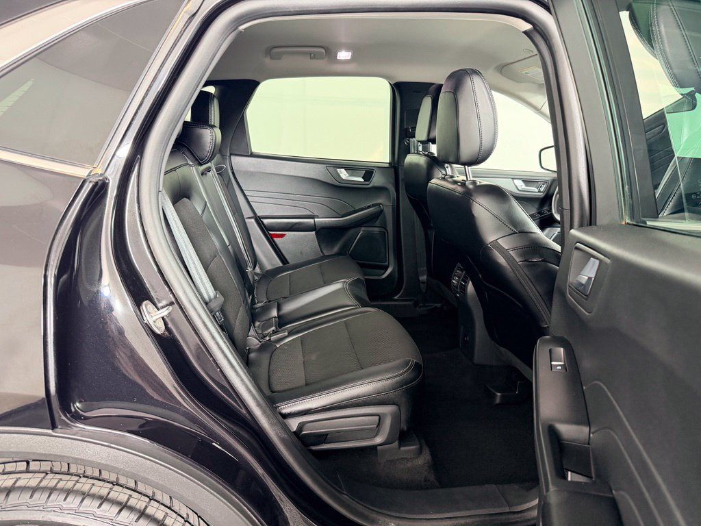 Used 2025 Ford Escape SE FWD image 37
