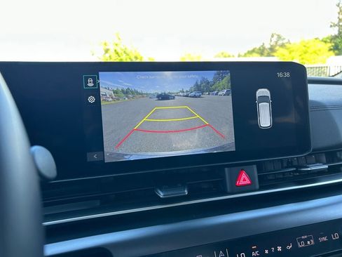 Used 2025 Kia Carnival FWD image 18