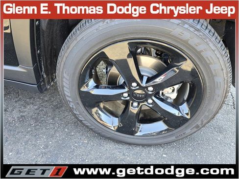 Certified 2025 Jeep Grand Cherokee Altitude AWD/4WD image 36
