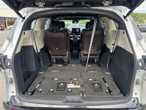 Used 2023 Toyota Sienna Platinum image 14