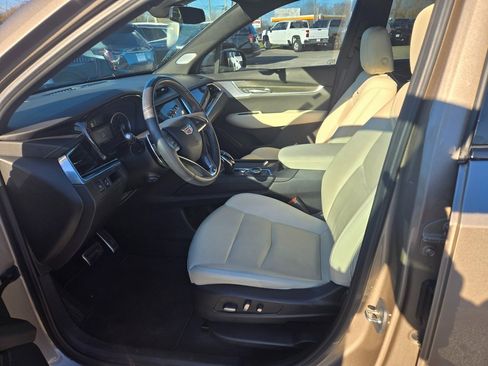 Used 2023 Cadillac XT6 Sport image 7