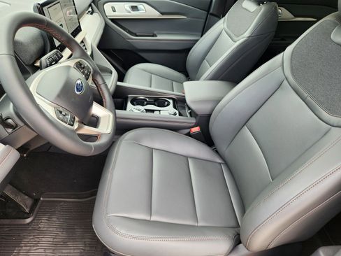 New 2026 Ford Explorer Active w/ Active Comfort Package RWD image 13