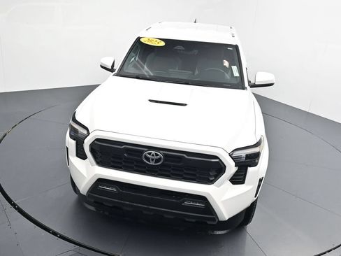 Used 2025 Toyota Tacoma TRD Sport AWD/4WD image 25