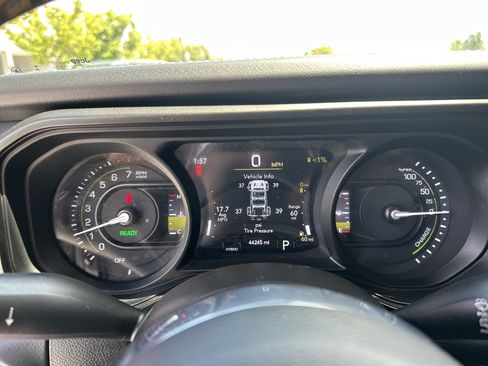 Used 2024 Jeep Wrangler Unlimited Sahara w/ Technology Group AWD/4WD image 21