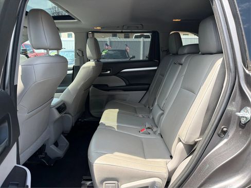 Used 2018 Toyota Highlander XLE w/ Protection Package #3 AWD/4WD image 10