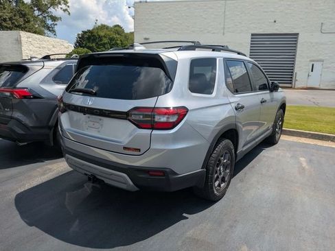 Used 2025 Honda Pilot TrailSport image 5