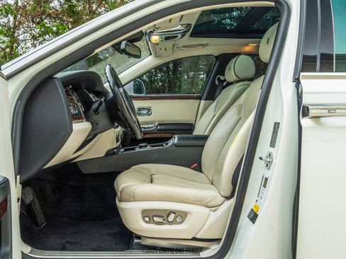 Used 2015 Rolls-Royce Ghost image 40