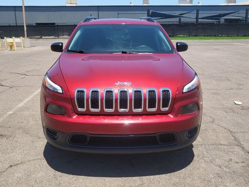Used 2016 Jeep Cherokee Sport FWD image 3