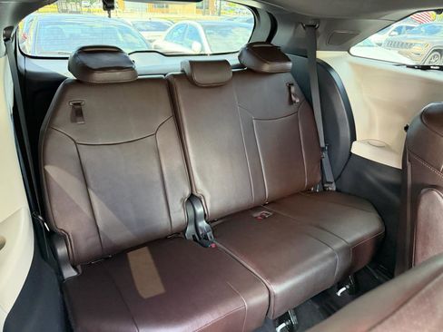 Used 2021 Toyota Sienna Platinum FWD image 25
