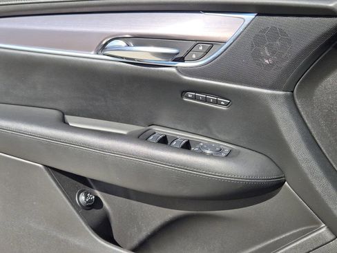 Used 2017 Cadillac XT5 Premium Luxury image 30