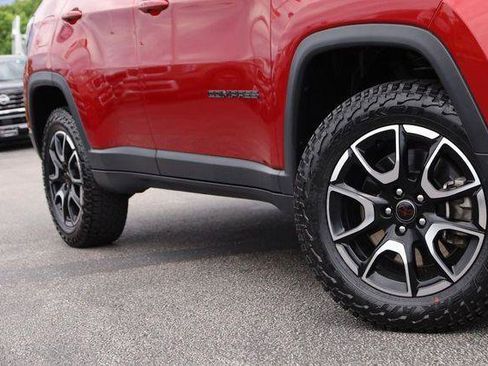 Used 2025 Jeep Compass Trailhawk AWD/4WD image 3