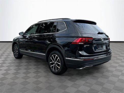 Used 2021 Volkswagen Tiguan SE w/ Panoramic Sunroof Package image 8