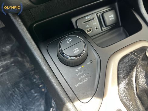 Used 2016 Jeep Cherokee Limited w/ Luxury Group AWD/4WD image 35
