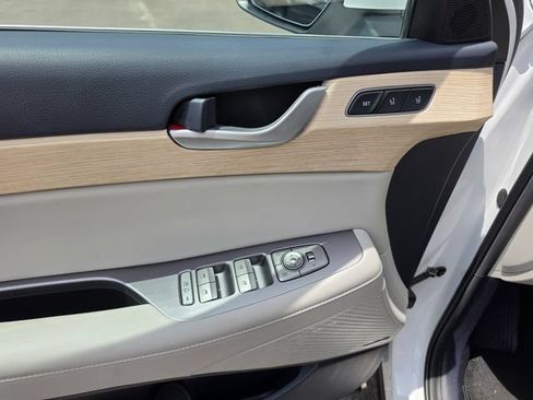 Used 2025 Hyundai Palisade Limited FWD image 3
