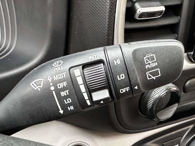 Used 2024 Hyundai Venue SEL FWD image 27