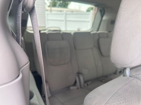 Used 2014 Dodge Grand Caravan SXT w/ UConnect Hands-Free Group FWD image 13