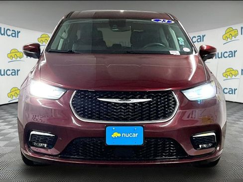 Used 2023 Chrysler Pacifica Touring-L FWD image 2