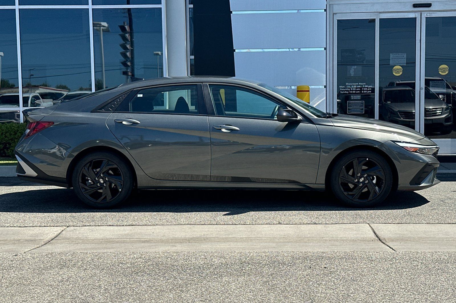 Used 2026 Hyundai Elantra Sport FWD image 3