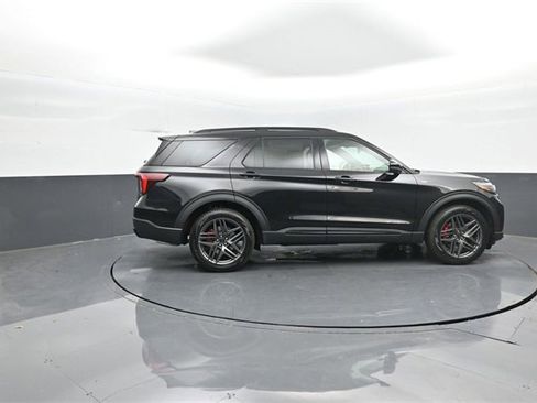New 2026 Ford Explorer ST-Line w/ ST-Line Street Pack image 8