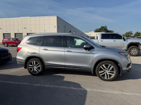 Used 2017 Honda Pilot Touring image 5