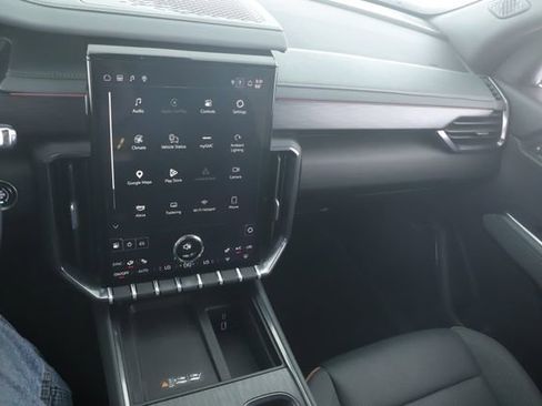 Used 2025 GMC Acadia AT4 image 24